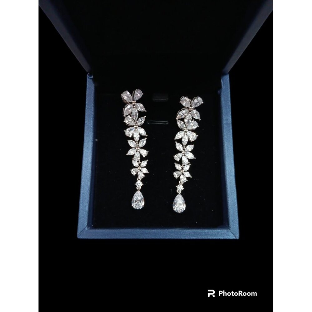 Silver‑Plated Pear Cut Dangle Earrings – Push Back Closure – New Gift Box